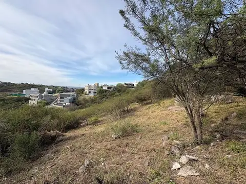 VENTA DE LOTE 1393 M² EN BARRIO PRIVADO LA CUESTA