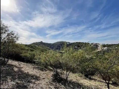 VENTA DE LOTE 1393 M² EN BARRIO PRIVADO LA CUESTA