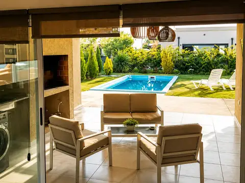 CASA 4 AMB. RECIBE FORMAS DE PAGO, PDE!