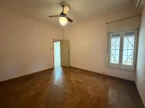 Casa en Alquiler con 1 cochera