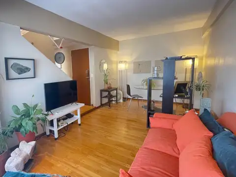 Excelente duplex 3 ambientes. semi piso. muy luminoso!