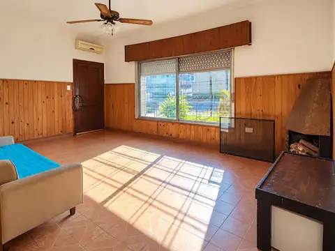 Casa 4 dorm con pileta y quincho en Villa de Mayo