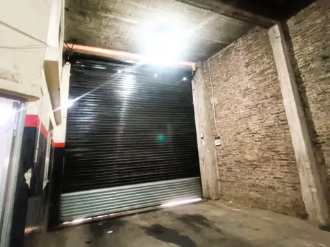 Galpón en alquiler de 240m2 ubicado en Sarandí