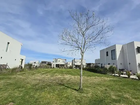 Terreno Puertos del Lago Barrio Araucarias. Interno 