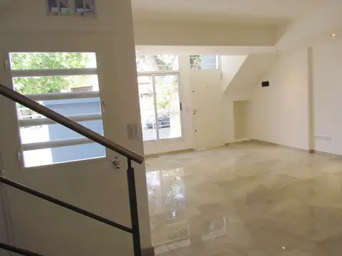 Depto Tipo Casa en Alquiler en Villa Devoto, USD 1.000
