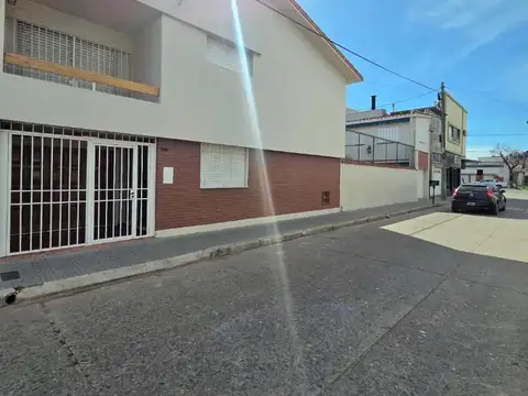 IMPECABLE PROPIEDAD A METROS DE BV.PELLEGRINI