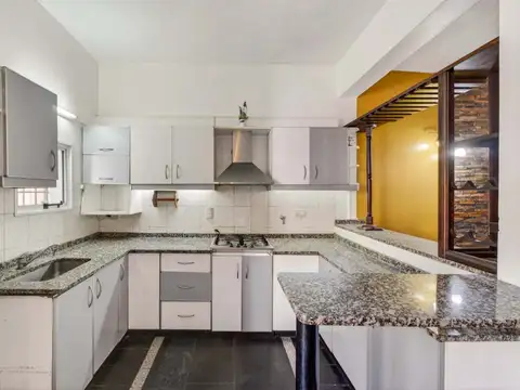Depto Tipo Casa en Venta de 5 ambientes