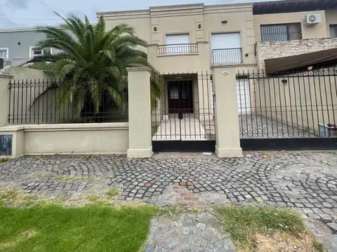 CASA EN ALQUILER - MERLO CENTRO