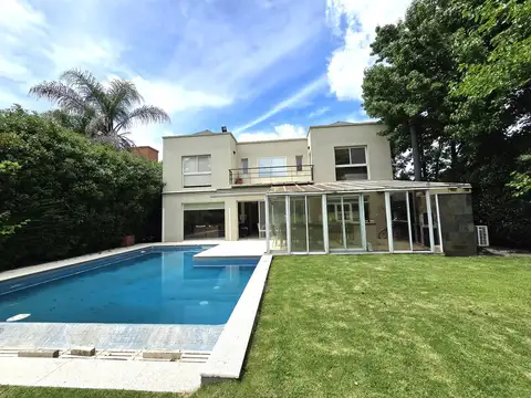 Casa en Venta con 3 cocheras