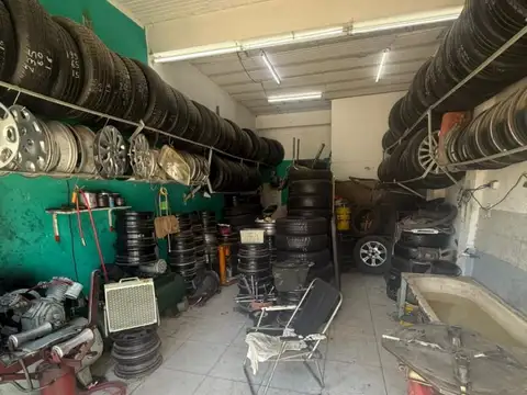 Venta lote con locales y departamentos 4 ambientes