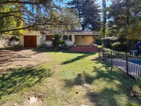 VENTA CASA 2 DORMITORIOS C/PILETA + DEPARTAMENTO TIPO DUPLEX
