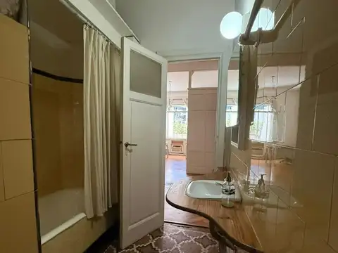 Venta Departamento en Retiro – Edificio Clásico, Apto Profes
