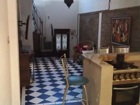 VENTA CASA 5 AMBIENTES EN PARQUE CHACABUCO - PATIO Y TERRAZA