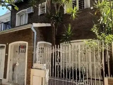 VENTA CASA DE 5 AMBIENTES MORON NORTE