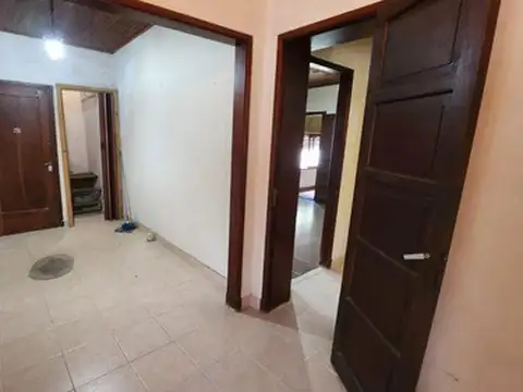 Casa 5 ambientes con 1 baño