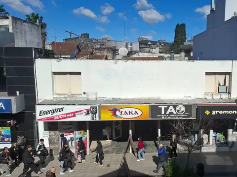 Plaza Esteban Adrogue 1100, Piso 1