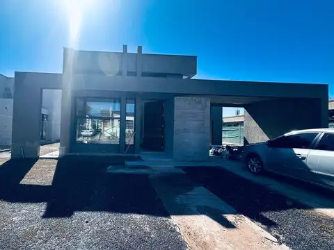 Excelente casa a estrenar en LAR de Vieytes III