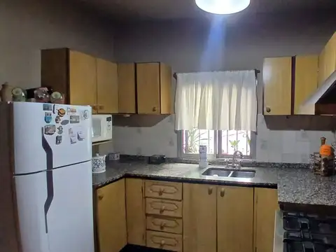 Casa 5 ambientes con 1 baño