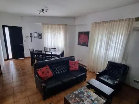 VENTA CASA 4 AMBIENTES CON PATIO Y TERRAZA EN MONTE CASTRO
