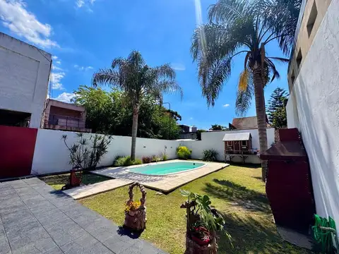 VENTA CASA 4 AMBIENTES CON PILETA EN BURZACO