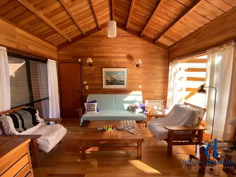 Casa 4 ambientes con 2 baños