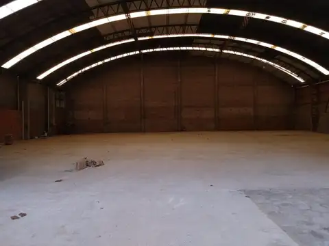Se alquila galpon con oficinas sobre Panamericana Tigre