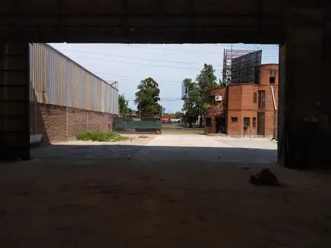Se alquila galpon con oficinas sobre Panamericana Tigre