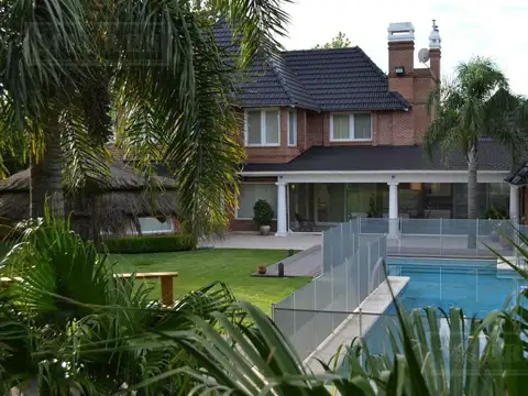 Casa en venta sobre lote interno en  La Celina, Ingeniero Maschwitz