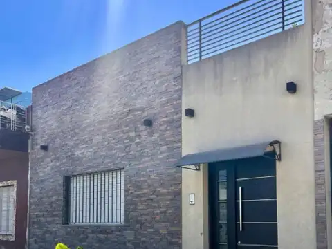 VENTA DE GALPÓN EN LOMAS DEL MIRADOR + ph 2 ambientes, sin expensas!