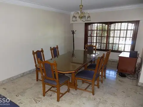 Casa 5 ambientes con 3 baños