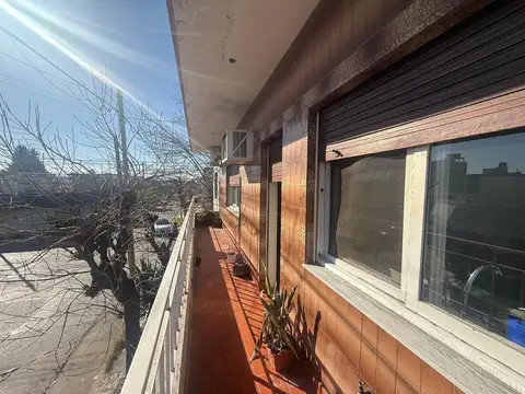 Casa 7 ambientes con 2 baños