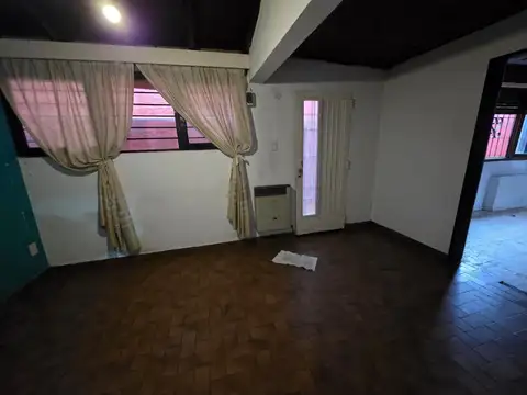 En Venta en San Martin Casa en PH Al Medio de 3 Ambientes F: 10530
