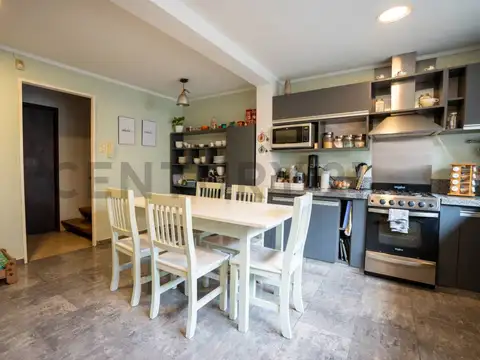 CASA EN VENTA EN TOLOSA - CUATRO DORMITORIOS Y DOS CONSULTORIOS