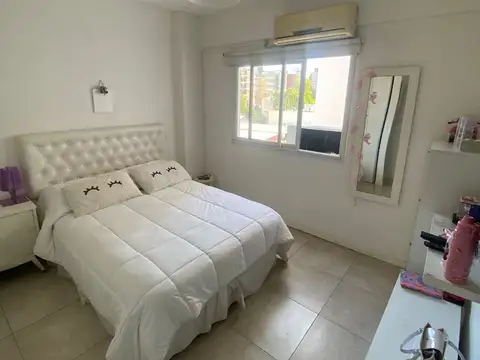 DEPARTAMENTO 2 AMBIENTES CON BALCON AL FRENTE CENTRO DE CASEROS