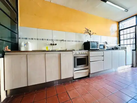 Casa en Venta con 3 cocheras