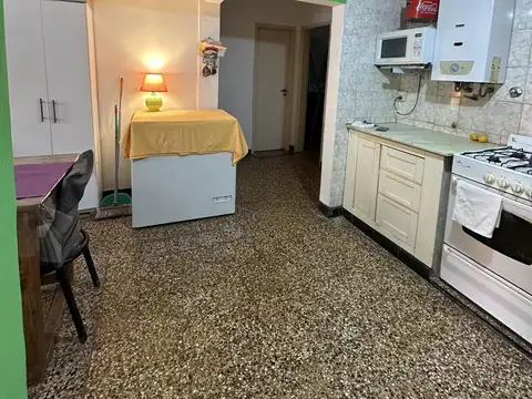 Casa 6 ambientes con 1 baño