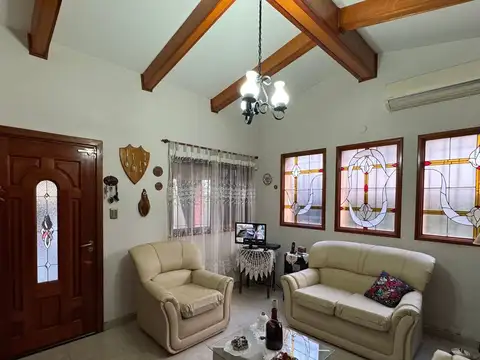 VENTA CASA DE 3 AMBIENTES EN WILLIAM MORRIS