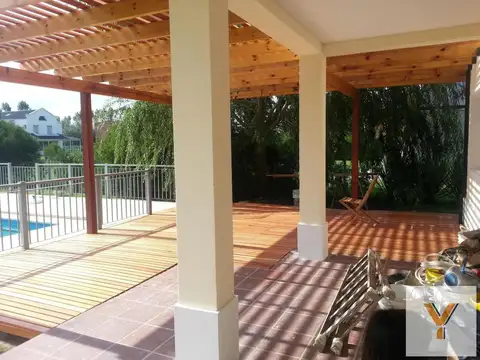 Casa 7 ambientes con 2 baños