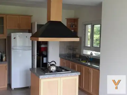 Casa 7 ambientes con 2 baños