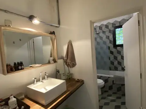 Casa en venta en Loma Verde, barrio semi-privado, expensas bajas.