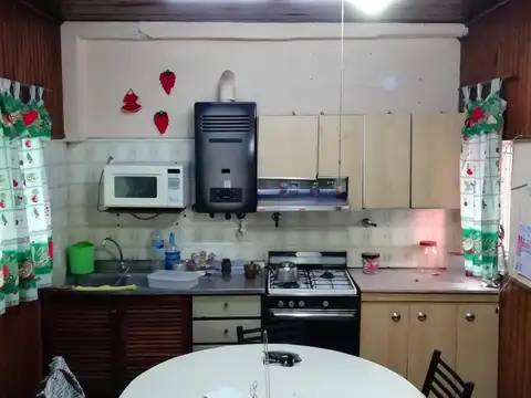 TERRENO LOTE con casa de 3 amb a demoler Lanús E PH Interno