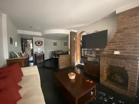Casa 6 ambientes con 3 baños