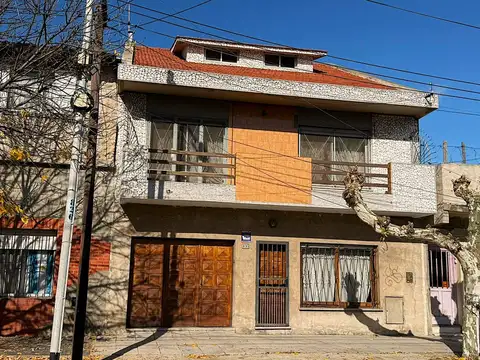 VENTA CASA 4 AMB + DTO FONDO EN VILLA DOMINICO