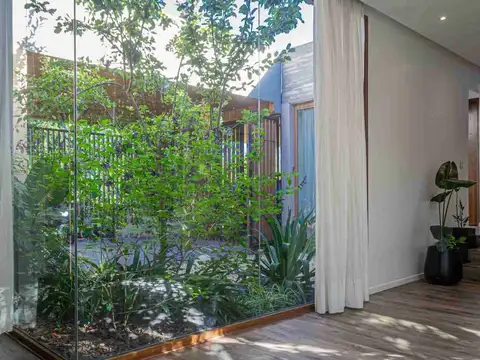 Casa 6 ambientes con 4 baños