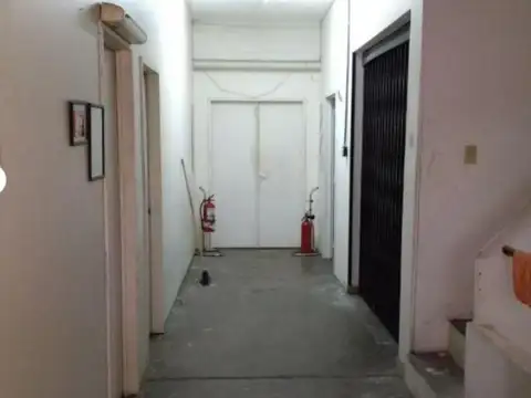 Galpon en Venta 49  mts Fondo