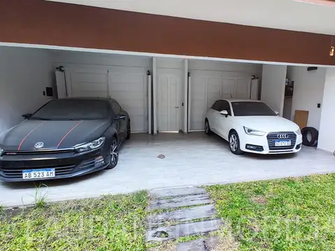 Casa en Venta con 4 cocheras