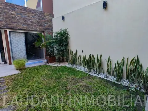 Casa 3 ambientes con 4 baños