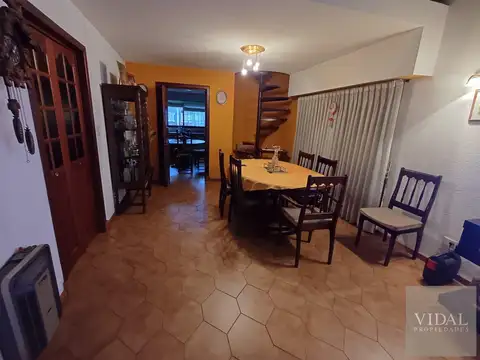Casa 7 ambientes con 3 baños
