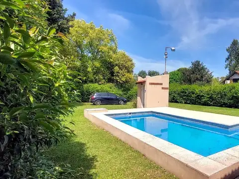 Casa sobre doble lote en EL Trebol con piscina