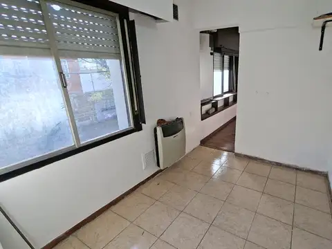 Depto Tipo Casa en Alquiler en Chilavert, $ 700.000